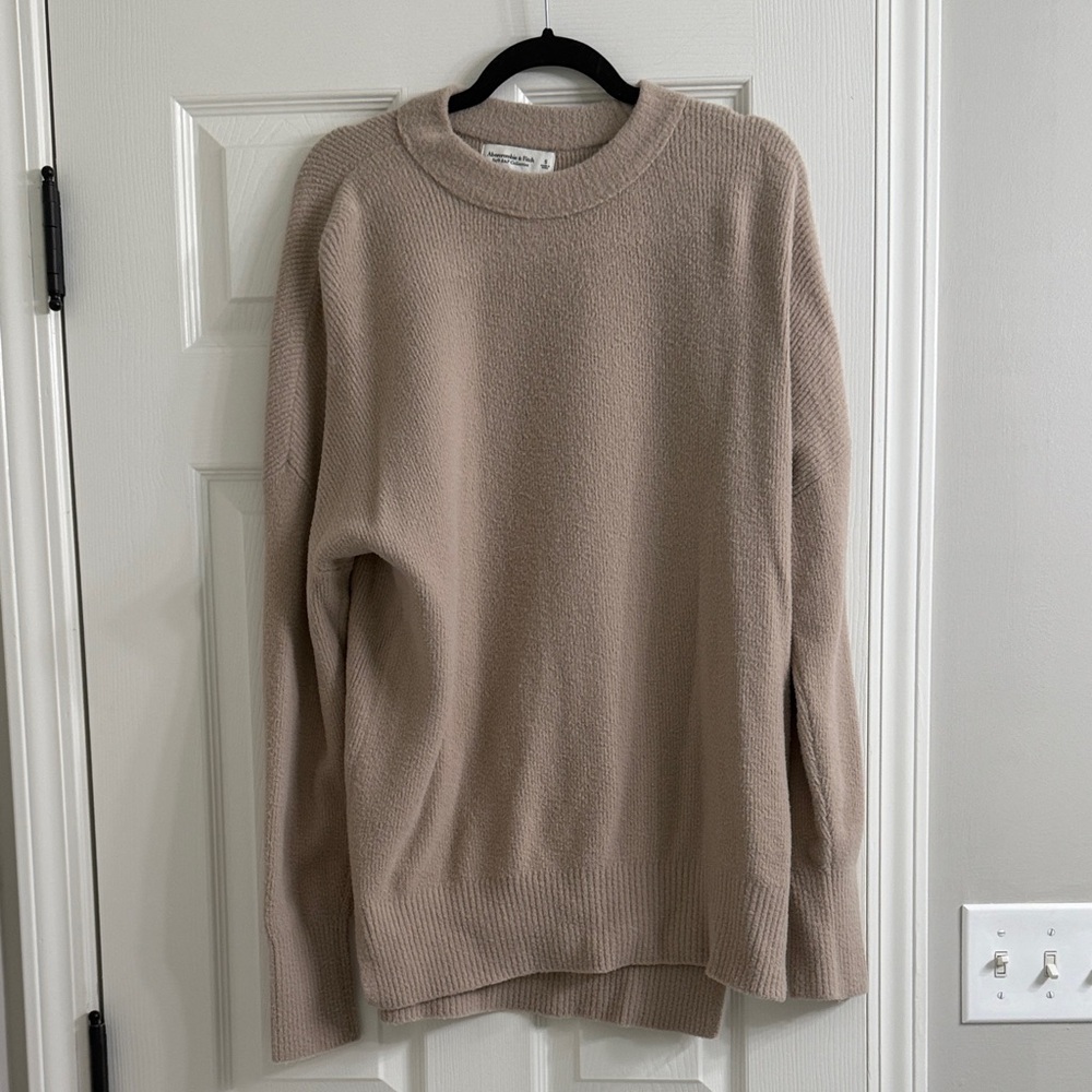Abercrombie & Fitch Beige Crewneck Sweater